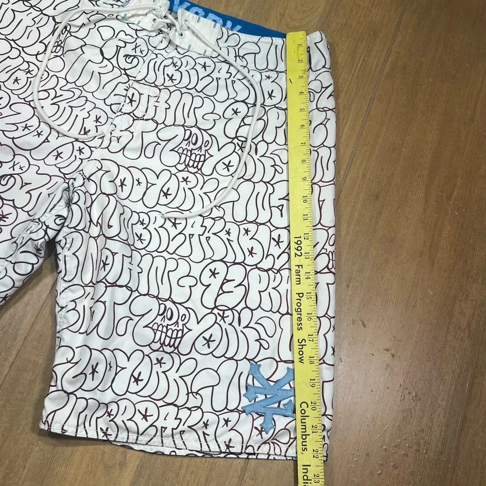 Zoo York Graffiti Board Shorts Mens 36 White Black Print Swim Trunks Skater